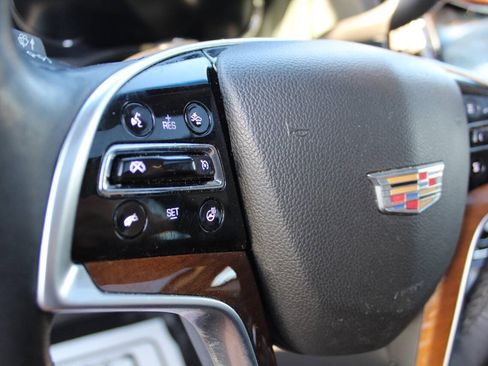 Used 2017 Cadillac Escalade Luxury AWD/4WD image 12