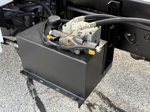 New 2025 Ford F550 4x4 Regular Cab Super Duty image 33