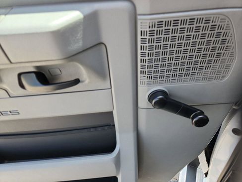 Used 2009 Ford E-450 and Econoline 450 RWD image 17