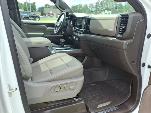 Used 2024 GMC Sierra 1500 SLT w/ SLT Premium Plus Package AWD/4WD image 11