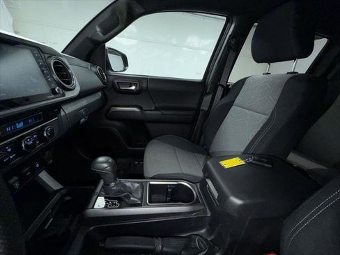 Certified 2023 Toyota Tacoma TRD Off-Road AWD/4WD image 17