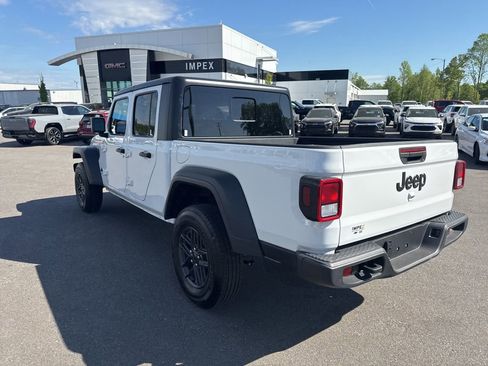 Used 2025 Jeep Gladiator Sport image 3