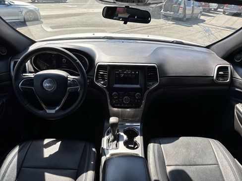 Used 2019 Jeep Grand Cherokee Laredo AWD/4WD image 18