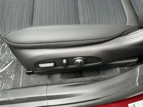 Used 2025 Buick Envista Preferred w/ Convenience I Package image 17