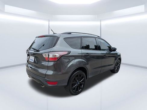 Used 2017 Ford Escape SE w/ Equipment Group 201A FWD image 4