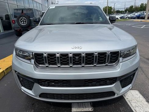 New 2026 Jeep Grand Cherokee Limited AWD/4WD image 2