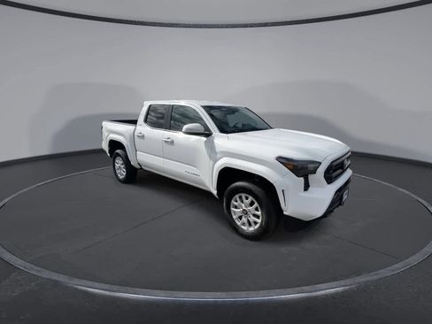 Certified 2025 Toyota Tacoma SR5 AWD/4WD image 2