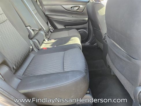 Used 2017 Nissan Rogue SV w/ SV Premium Package image 15