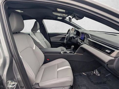 Used 2025 Toyota Camry SE image 18