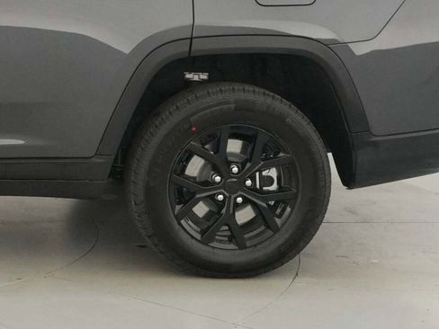 New 2025 Jeep Grand Cherokee L Laredo image 31