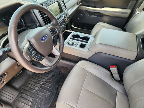 Used 2018 Ford Expedition XLT w/ Equipment Group 202A RWD image 13