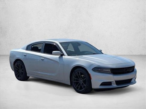 Used 2019 Dodge Charger SXT w/ Leather Interior Group image 3