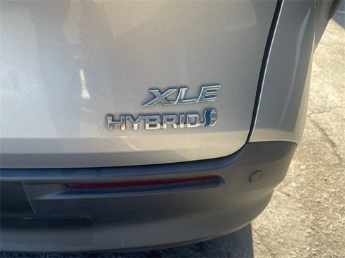 Used 2022 Toyota Sienna XLE image 23