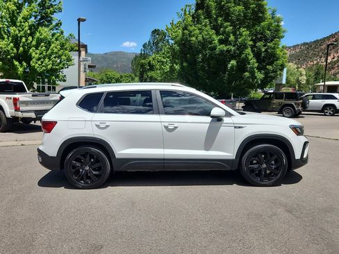Used 2023 Volkswagen Taos SE w/ Panoramic Sunroof Package AWD/4WD image 2