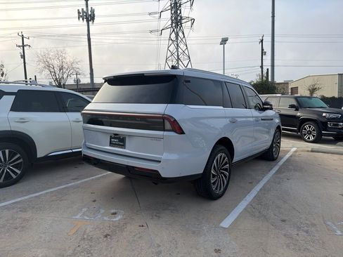 Used 2025 Lincoln Navigator Black Label image 5