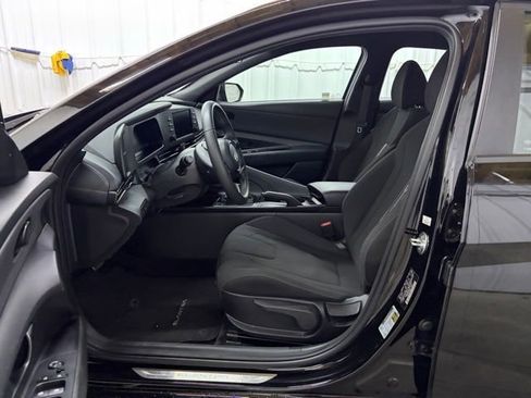 Used 2025 Hyundai Elantra Sport FWD image 22