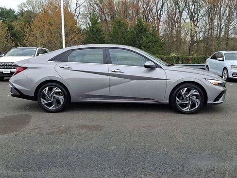 Used 2024 Hyundai Elantra SEL w/ Convenience Package FWD image 22