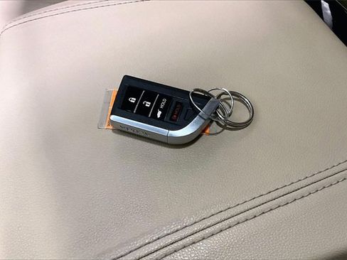 Used 2023 Acura MDX SH-AWD image 36