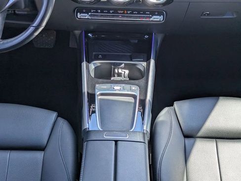Used 2025 Mercedes-Benz GLB 250 4MATIC image 19
