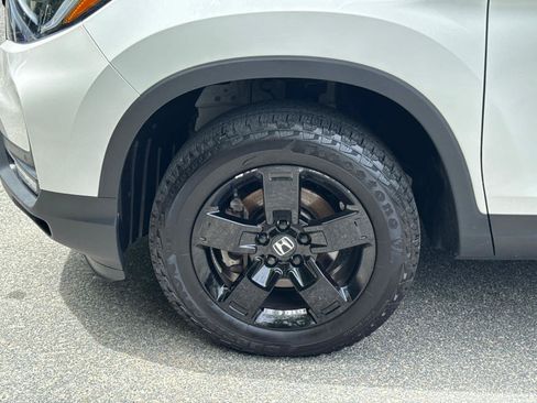 Used 2025 Honda Ridgeline Black Edition image 11