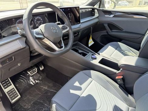 New 2026 Volkswagen Tiguan SE R-Line FWD image 15