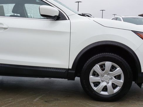 Used 2019 Nissan Rogue Sport S image 9