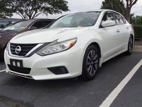 Used 2016 Nissan Altima 2.5 SV FWD image 1