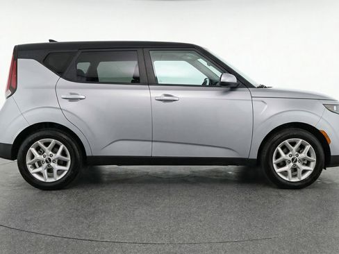 Used 2025 Kia Soul LX w/ LX Technology Package image 11
