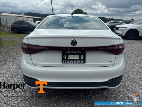 Used 2025 Volkswagen Jetta SE w/ Sunroof Package FWD image 4
