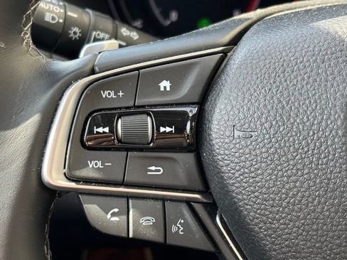 Used 2018 Honda Accord Touring image 12