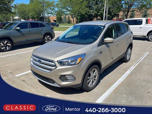 Used 2017 Ford Escape SE FWD image 1