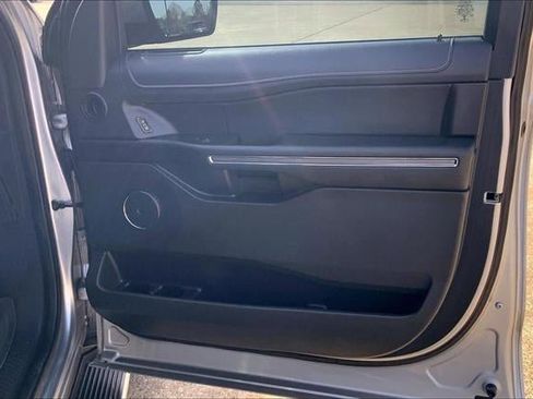 Used 2022 Ford Expedition XLT image 24