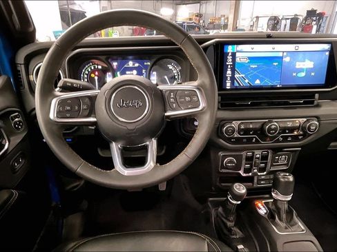 Used 2024 Jeep Wrangler Unlimited Sahara w/ Technology Group AWD/4WD image 4