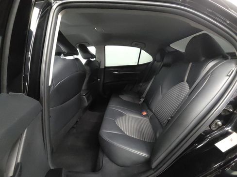 Used 2019 Toyota Camry SE FWD image 5