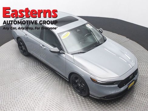 Used 2025 Honda Accord Sport image 3