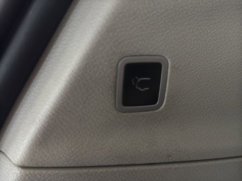 Used 2024 Chrysler Voyager LX image 22