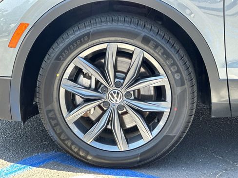 Used 2022 Volkswagen Tiguan SE image 32
