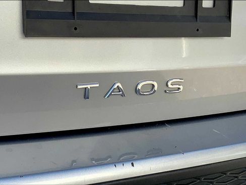 Used 2024 Volkswagen Taos SE image 29