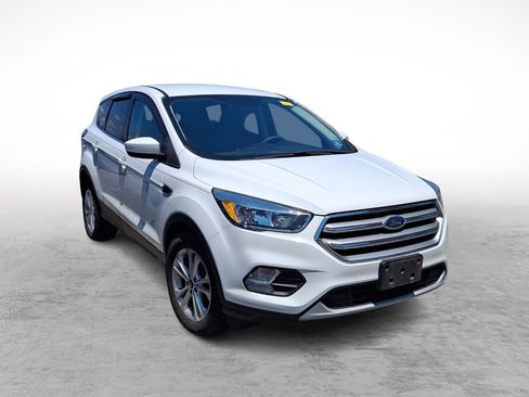 Used 2017 Ford Escape SE AWD/4WD image 3