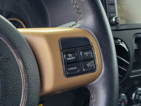 Used 2014 Jeep Wrangler Unlimited Sahara image 29