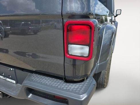 Used 2023 Jeep Gladiator Sport AWD/4WD image 7