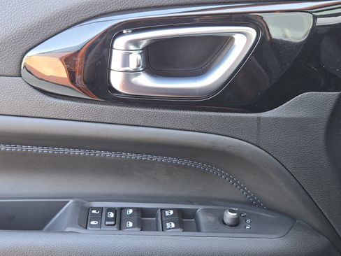 New 2026 Jeep Compass Latitude image 18