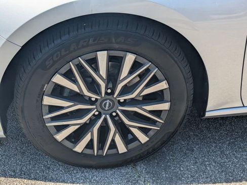 Used 2023 Nissan Altima 2.5 SV image 2