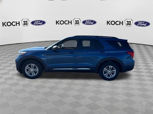 Used 2023 Ford Explorer XLT AWD/4WD image 2