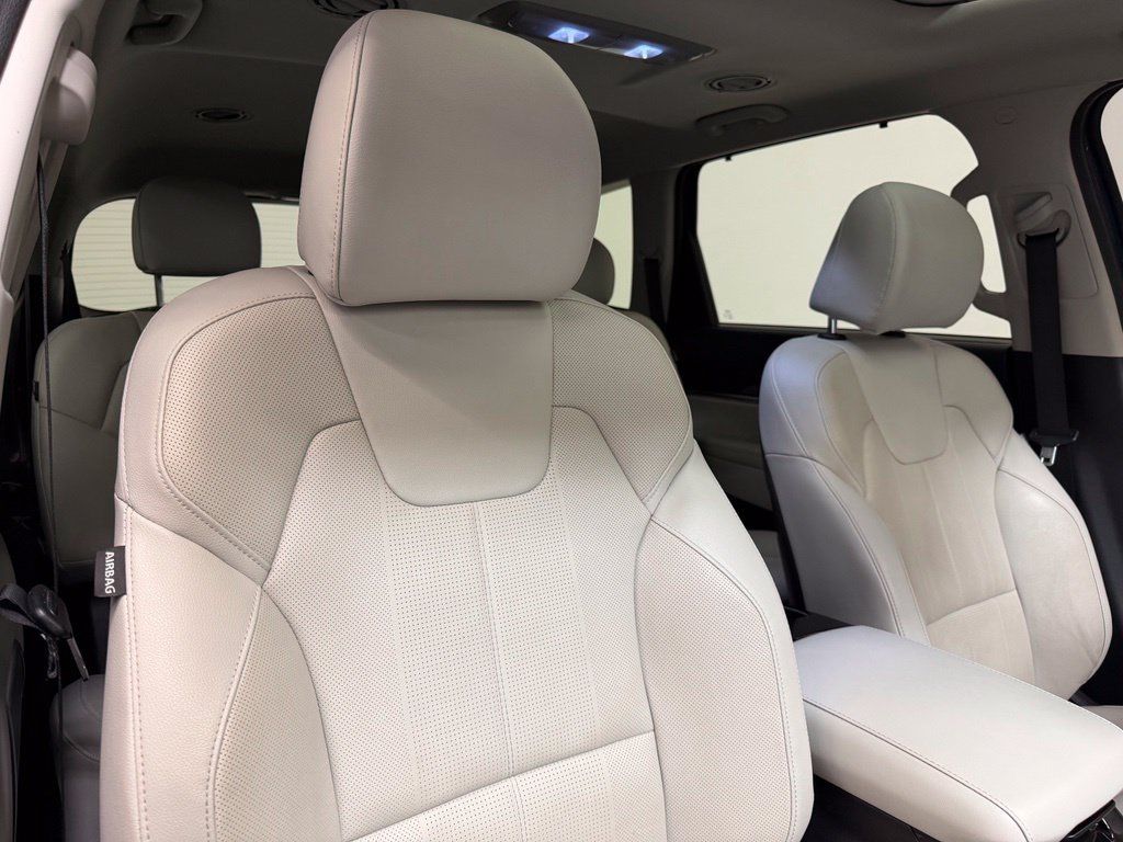 Used 2023 Kia Telluride EX w/ EX Captain's Chair Package AWD/4WD image 12