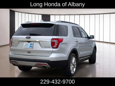 Used 2016 Ford Explorer XLT w/ Equipment Group 202A FWD image 6