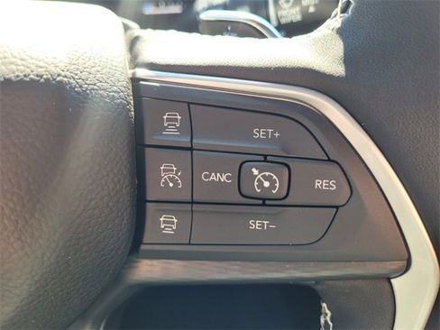 Used 2025 Jeep Grand Cherokee Altitude image 24