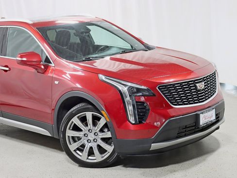 Used 2019 Cadillac XT4 Premium Luxury w/ Enhanced Visibility Package AWD/4WD image 2