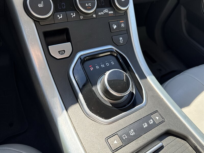 Used 2017 Land Rover Range Rover Evoque SE AWD/4WD image 11