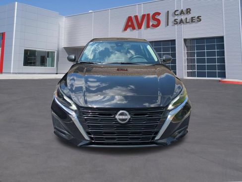 Used 2025 Nissan Altima 2.5 SV FWD image 2